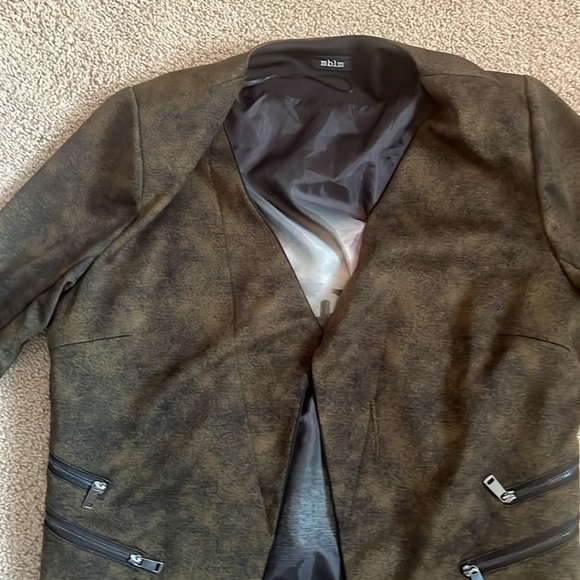 Blazer - Picture 2 of 3
